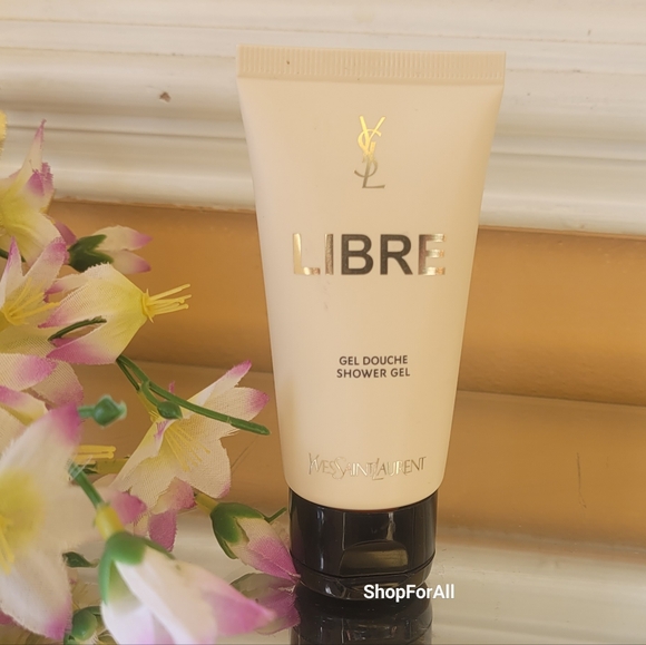 Yves Saint Laurent - Picture 1 of 5